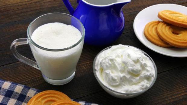 Чем можно заменить сливки в блюдах: используем сметану, молоко и т