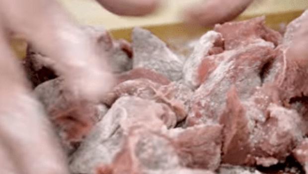 Гуляш из свинины с подливкой: лучшие рецепты приготовления в мультиварке, в духовке, на сковороде